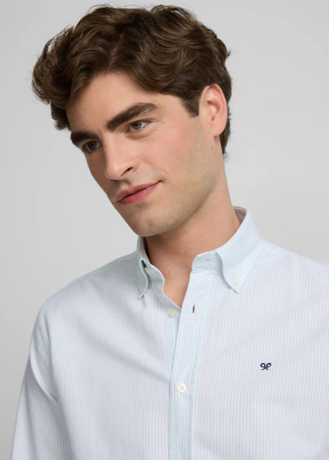 Camisa blanca rayas celeste