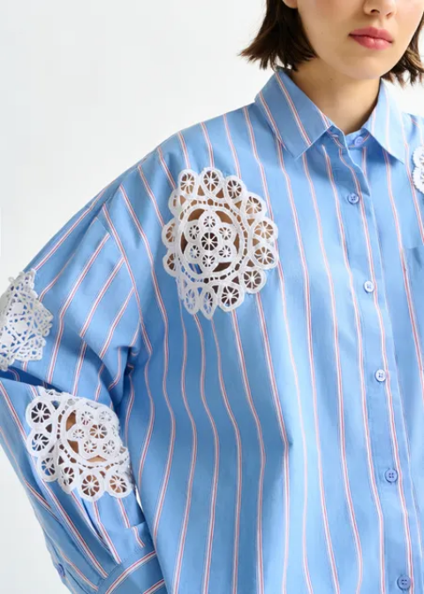 Camisa ESSENTIEL azul raya roja