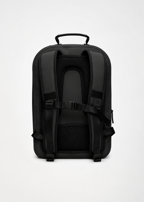 Mochila RAINS negro mate e impermeable