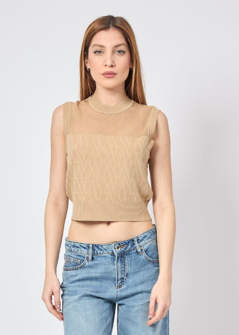 Top beige punto logo