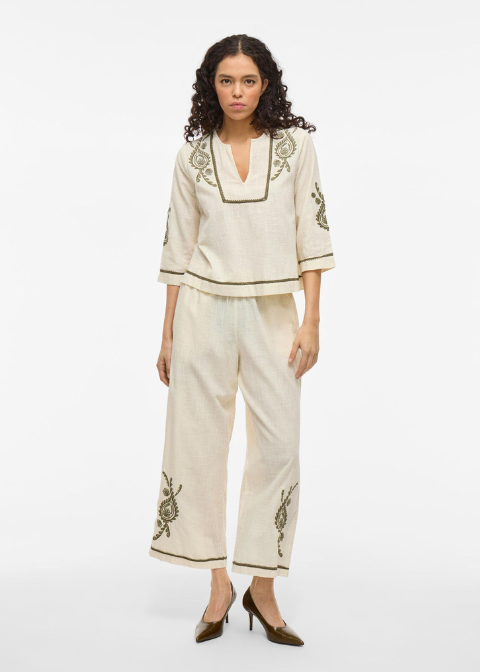 Top VILA detalles bordados