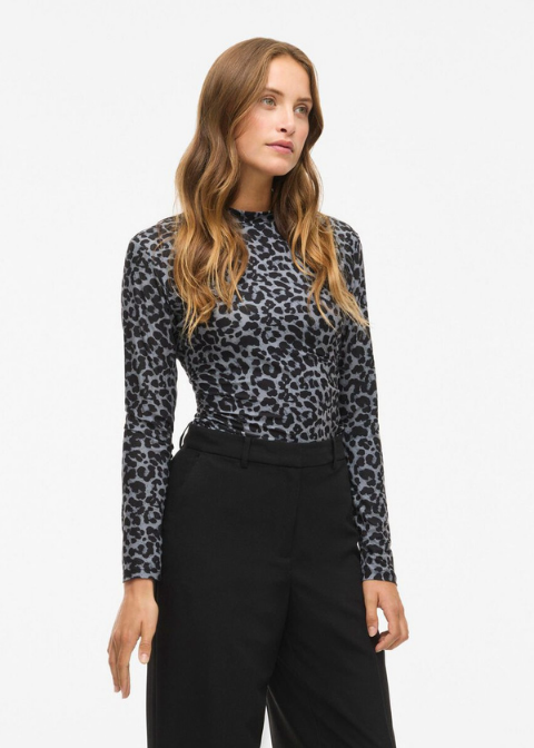 Top VILA cuello alto y estampado