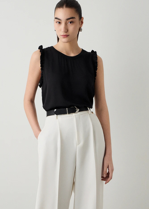 Blusa negra satinada volantes