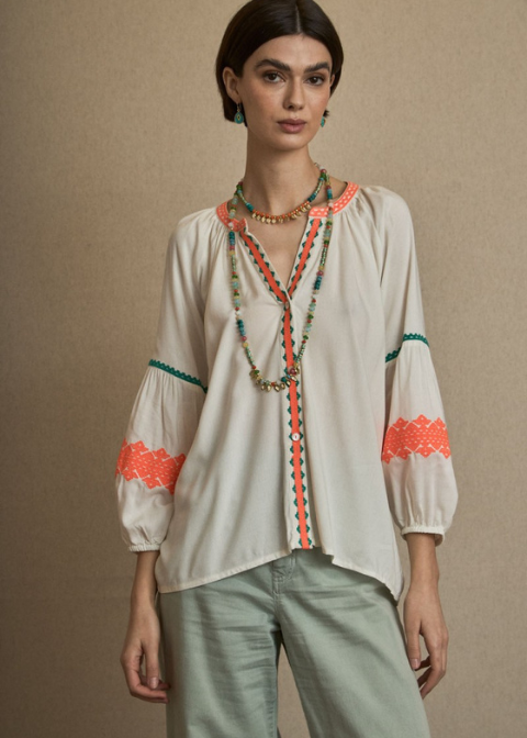 Blusa LATIDO blanca bordado naranjal étnico