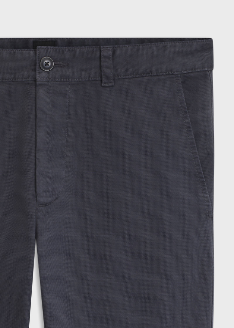 Pantalón chino HUGO BOSS sarga elástica y corte slim