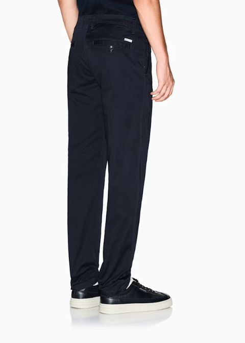 Pantalón chino ARMANI EXCHANGE satén elástico y corte recto