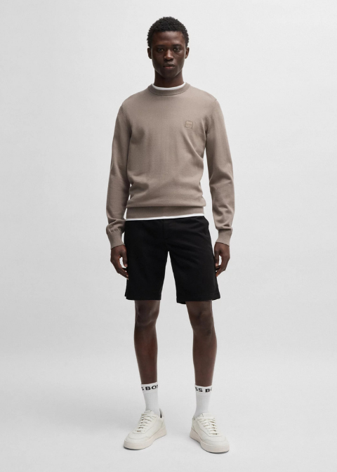 Bermuda slim corte chino