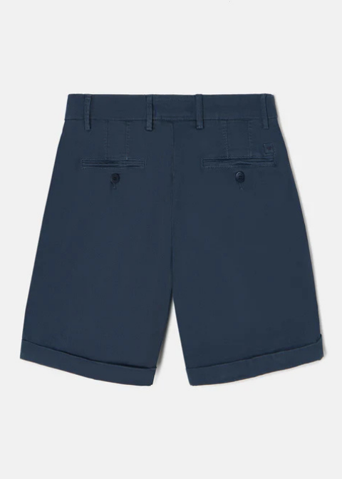 Bermuda azul marino clásica