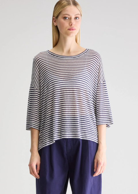 Camiseta blanca raya azul