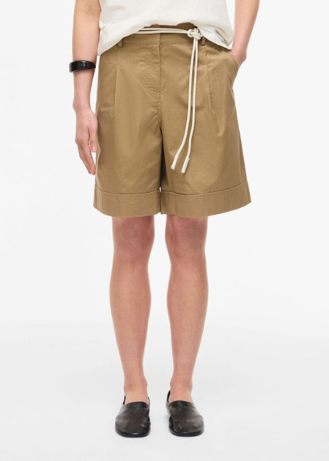 Short ROUGE EDIT camel oscuro bolsillos solapa