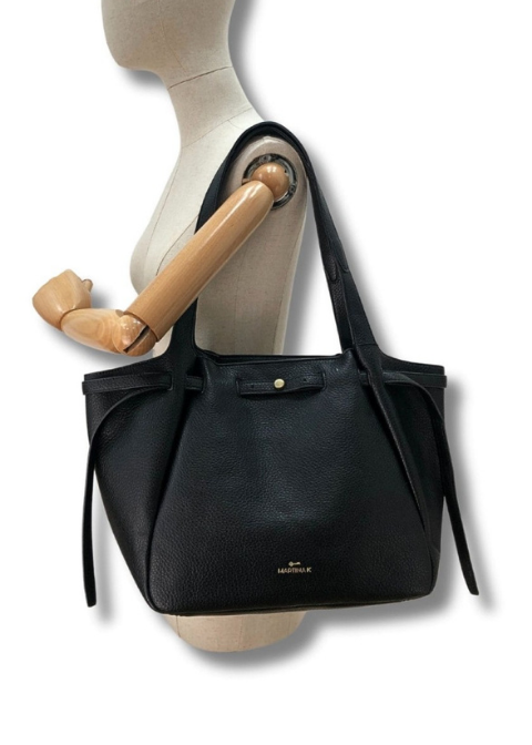 Bolso MARTINA K negro tiras ajustables