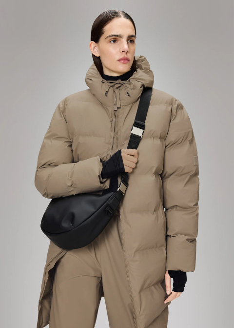 Bolso RAINS negro ovalado