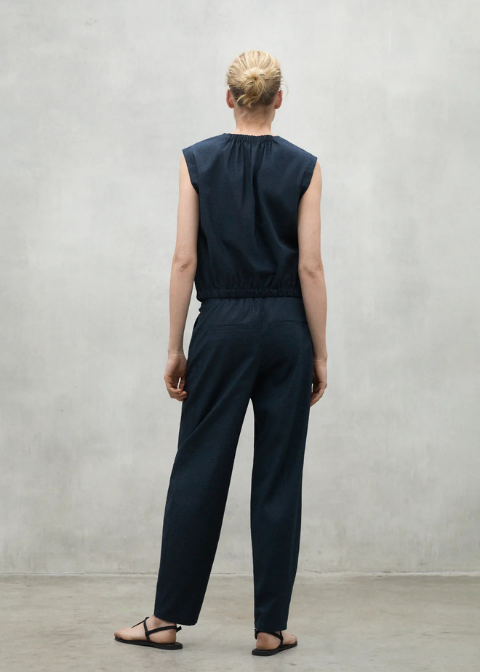 Pantalón azul marino texturizado