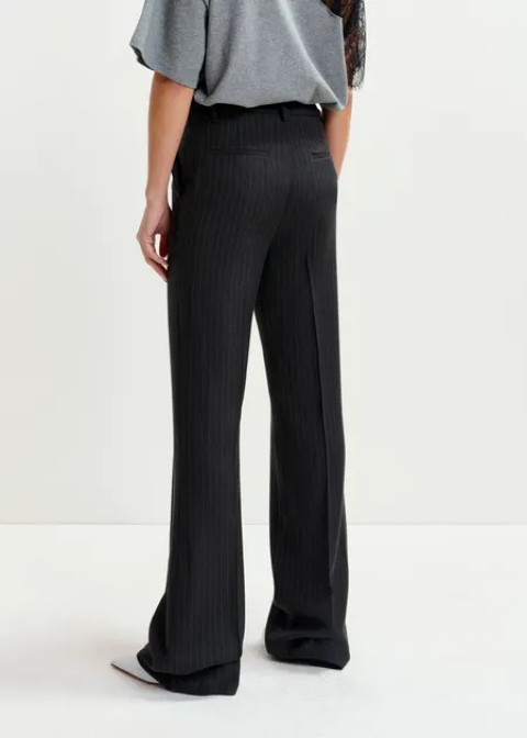 Pantalón ESSENTIEL pata decampana