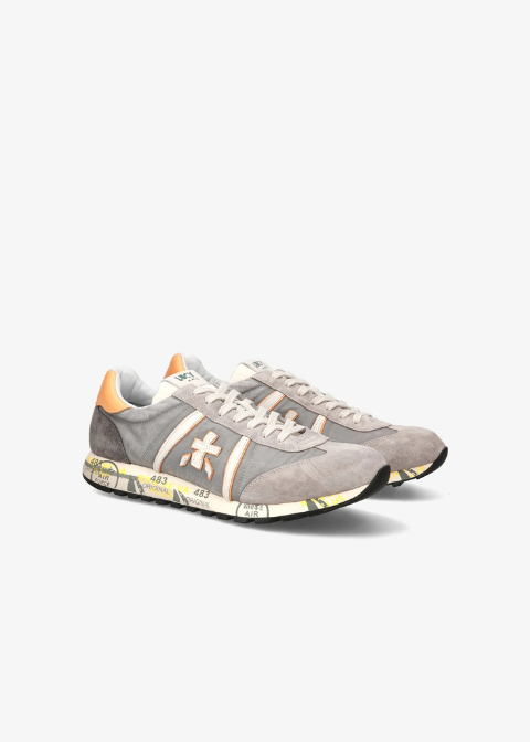 Zapatillas gris desgastado talón naranja