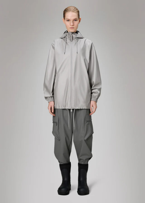Chaqueta RAINS gris plata impermeable