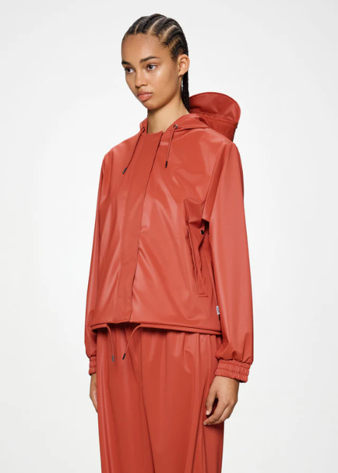 Chaqueta RAINS coral corta impermeable