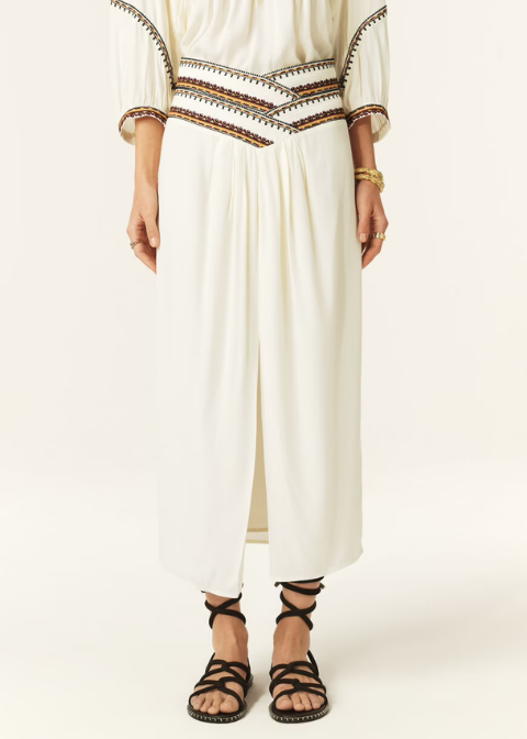 Falda detalles bordados